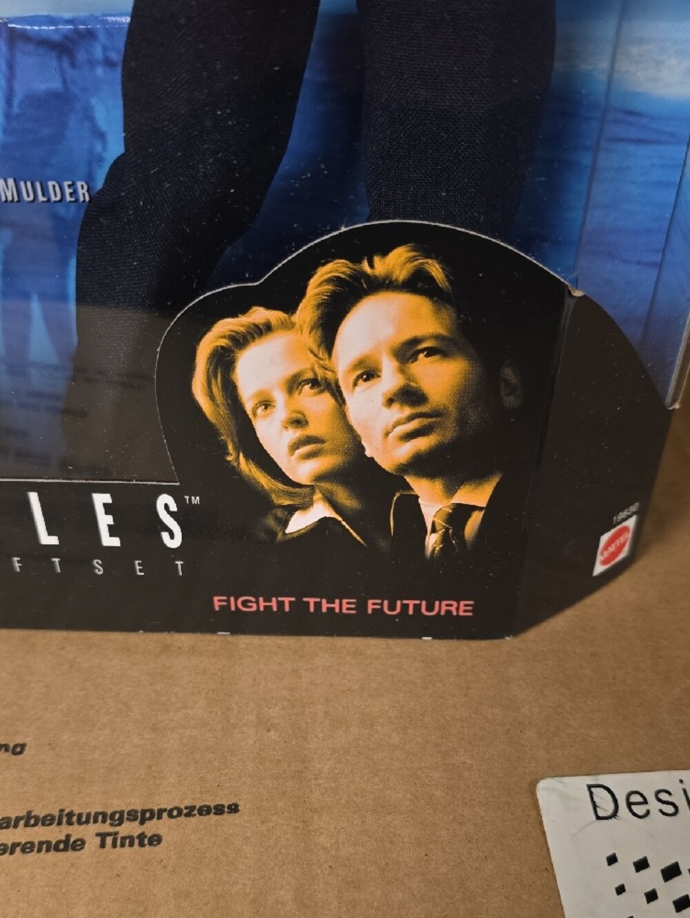 Barbie & Ken X-Files Collector Edition Dolls in Black Coats with Blue Background - Picture 4 of 9